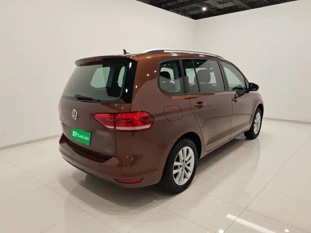 صورة 4 - Volkswagen Touran