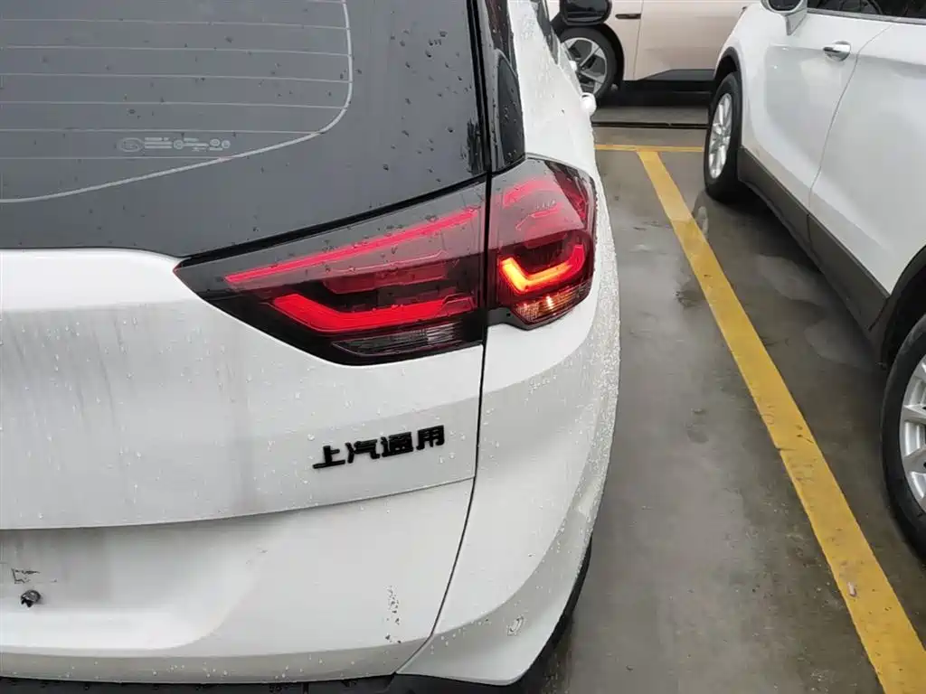 Chevrolet Volando 2020 Mild Hybrid Redline 530T Automatic Premium Edition (5+2 seater) фото 8