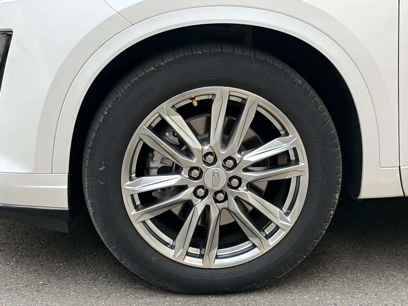 Photo 5 - Cadillac XT6