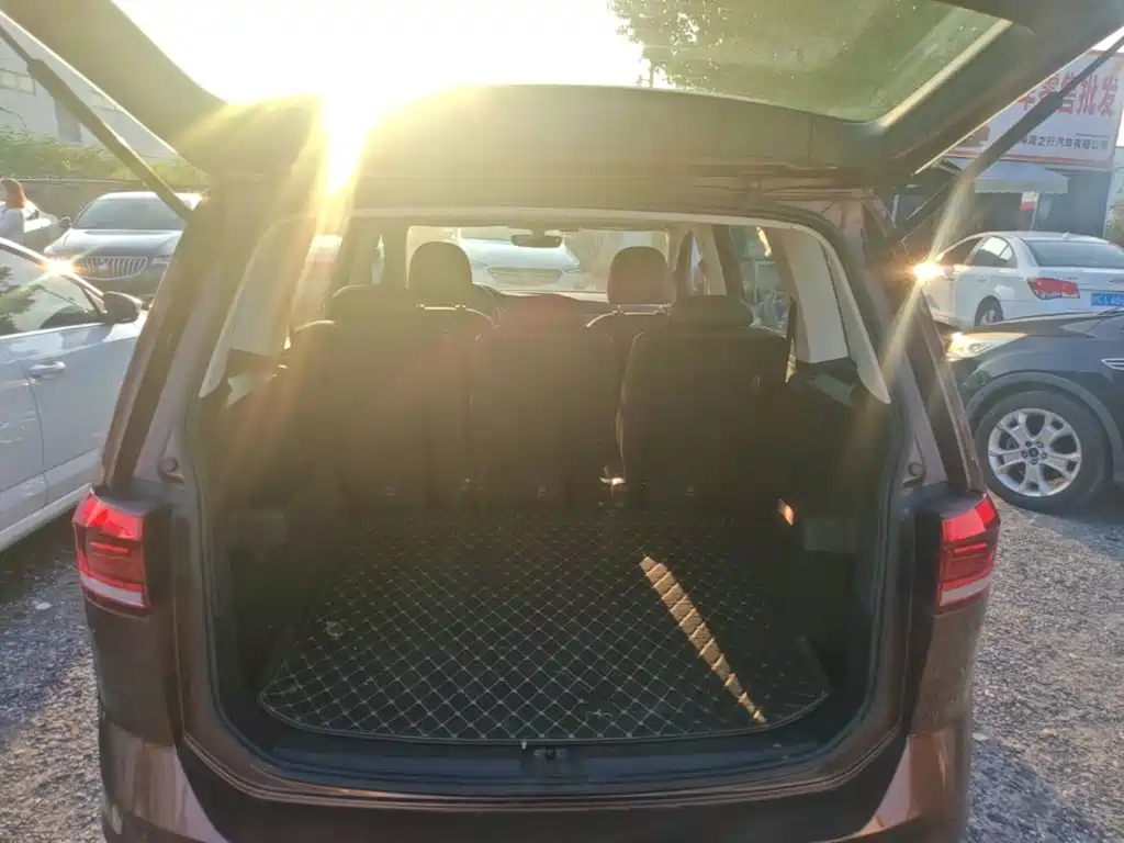 صورة 15 - Volkswagen Touran