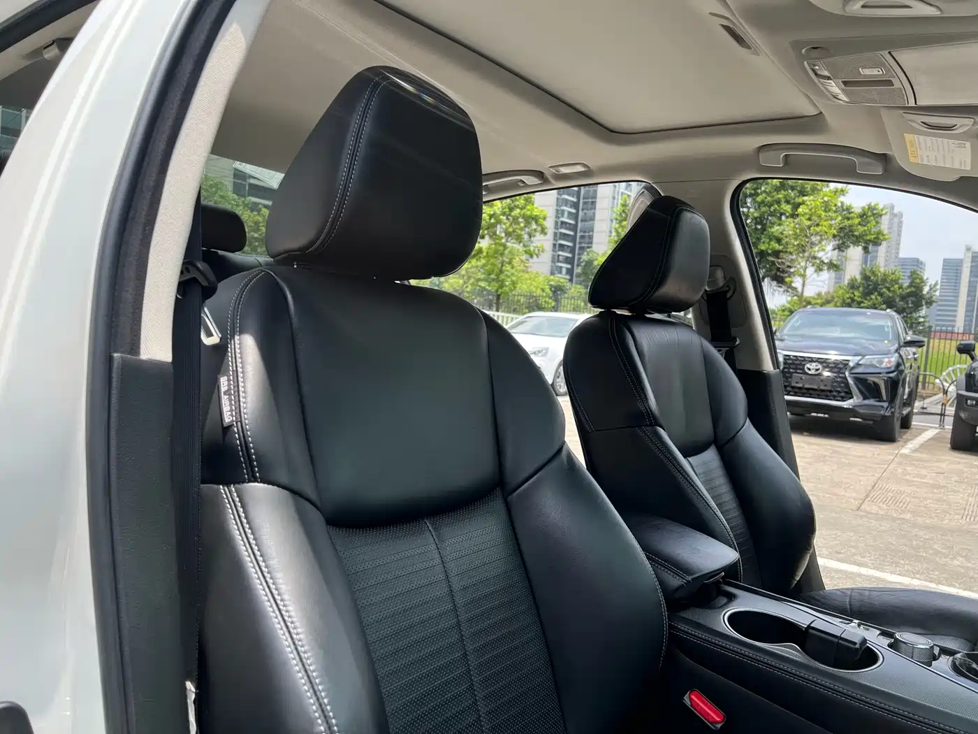 Photo 9 - Infiniti Q50