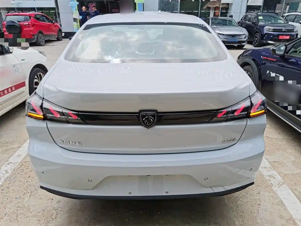 Peugeot 408 2024 360THP Dá Dá Edition Latour фото 6