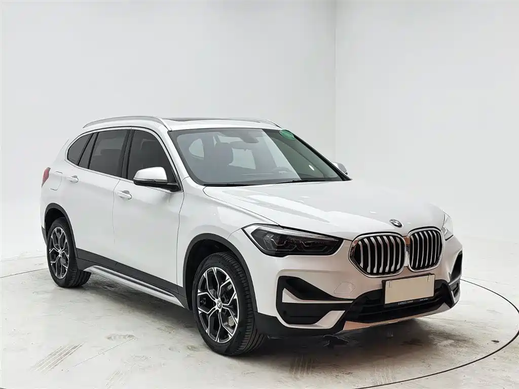 BMW X1 2022 sDrive20Li Fashion фото 3