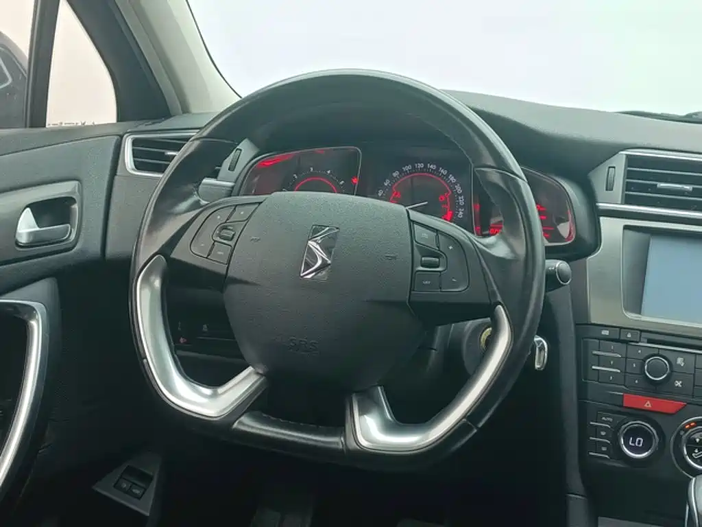 DS 5LS 2015 2014 1.8L Elegance VTi140