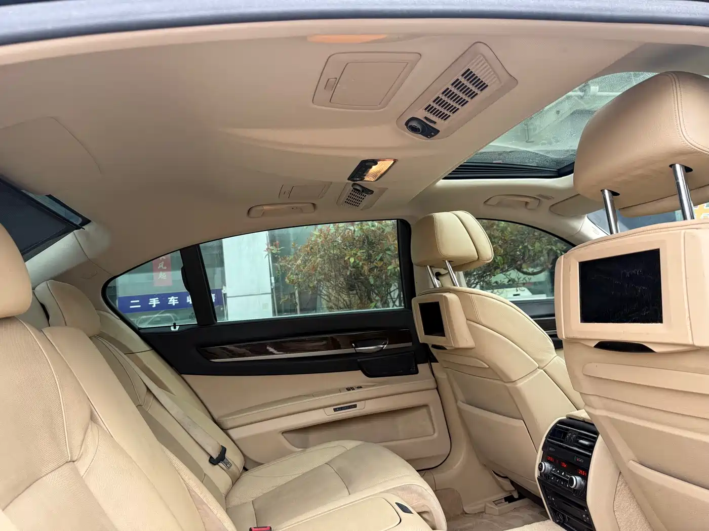 BMW 7 Series 2009 740Li Premium фото 15