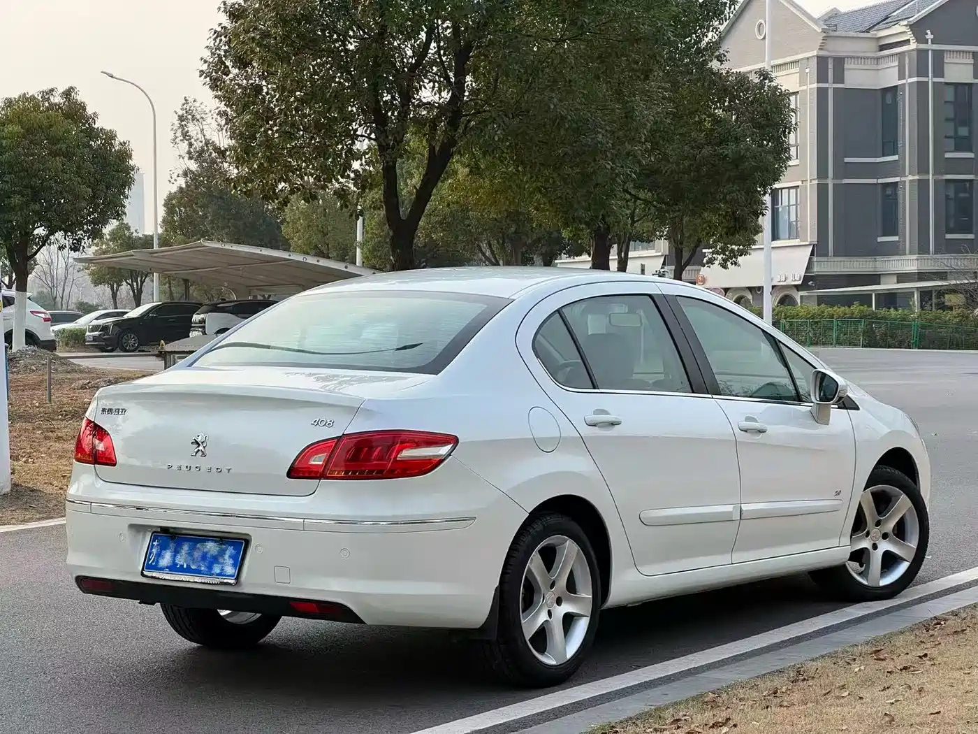 Peugeot 408 2013 2.0L Automatic Comfort Edition фото 3
