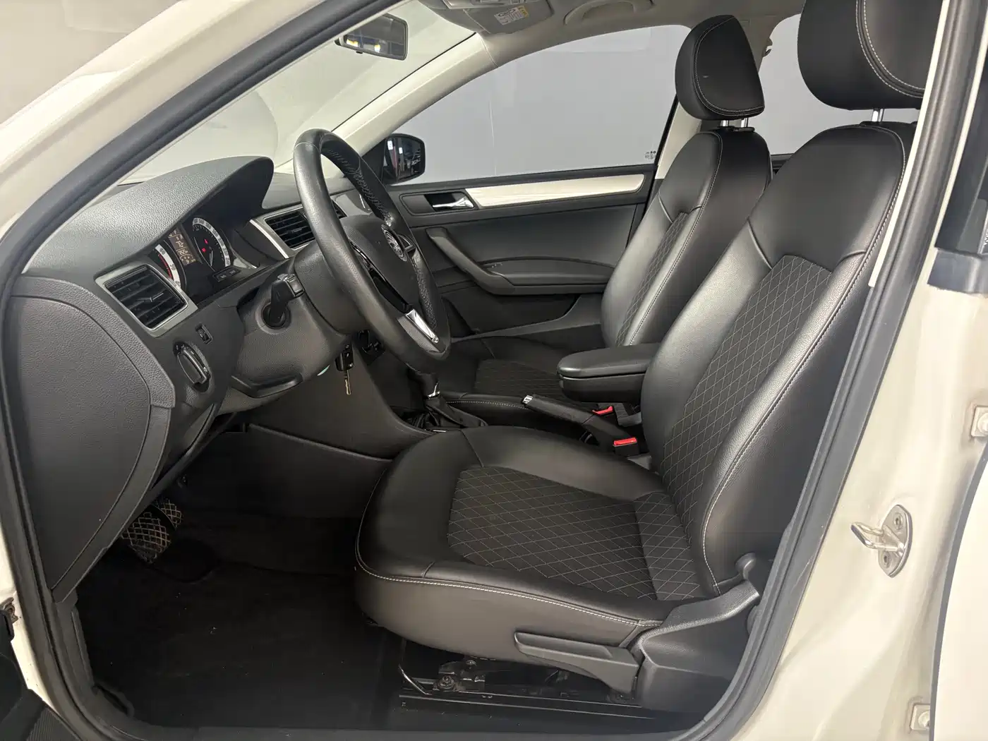 Škoda Rapid 2019 1.5L Automatic Comfort China V фото 15