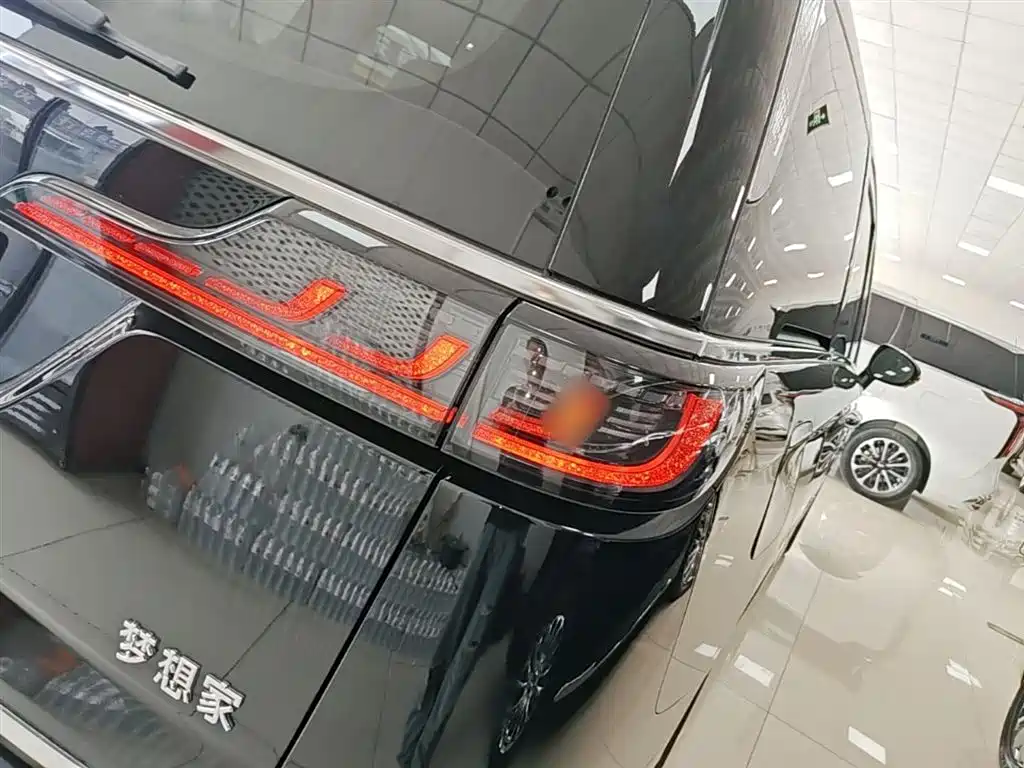 Voyah Auto Voyah Dreamer 2022 Low-carbon Dream+Smart Package фото 8