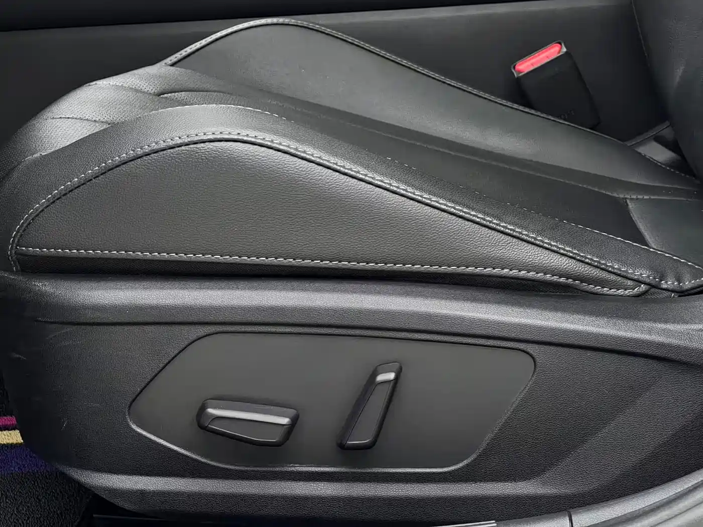 Hyundai Elantra 2022 1.5L CVT LUX Premium Edition фото 10