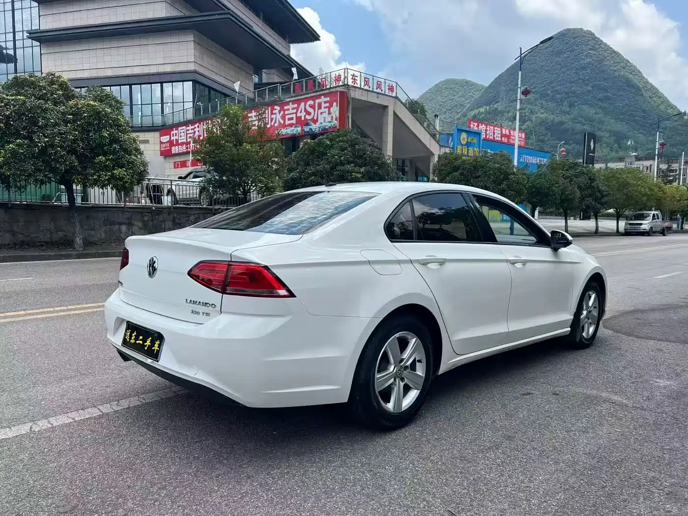 Volkswagen Lamando 2017 230TSI DSG Trend Edition фото 7