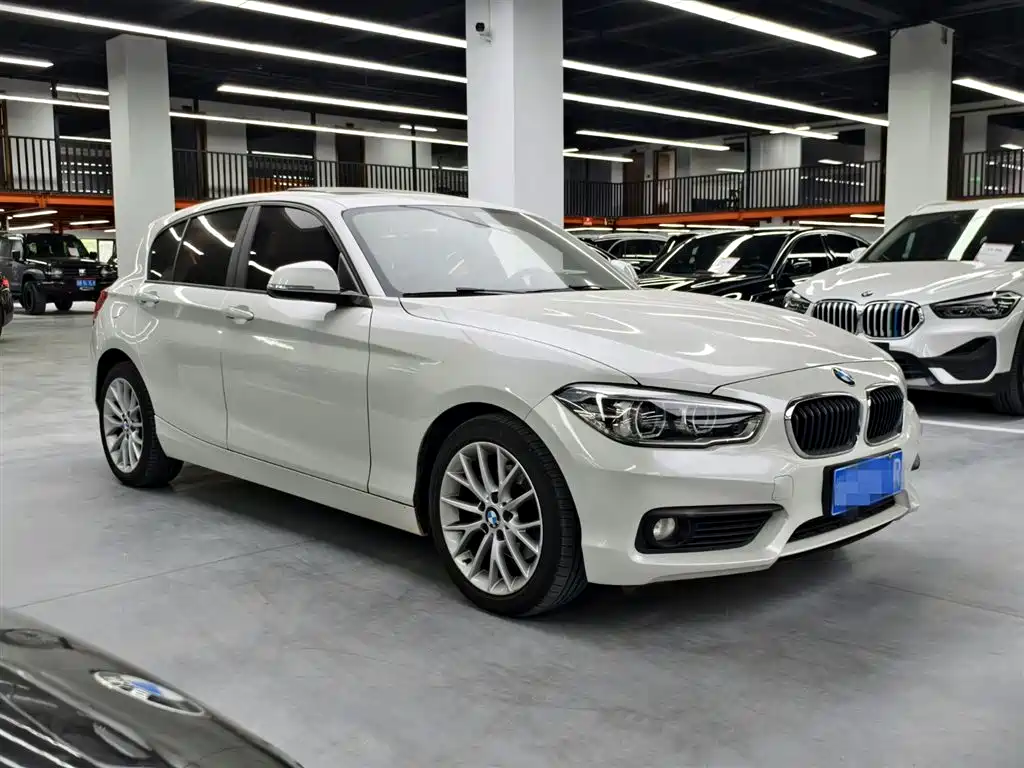 BMW 1 Series (Import) 2015 120i Leading фото 3
