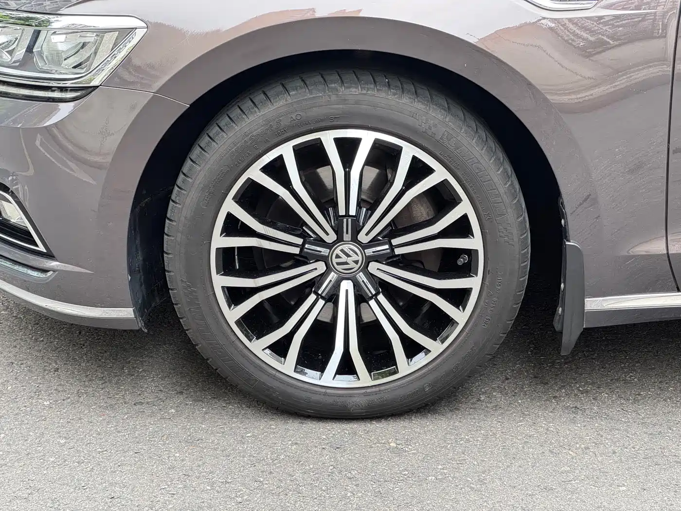 Volkswagen Phideon 2018 Facelift 380TSI FWD Business фото 5