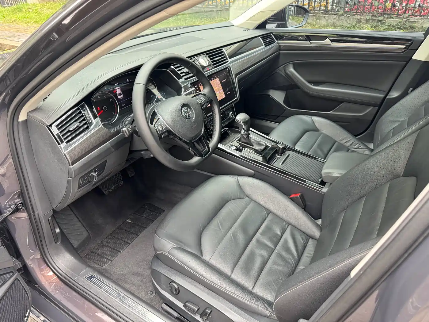 Volkswagen Phideon 2018 Facelift 380TSI FWD Business фото 12