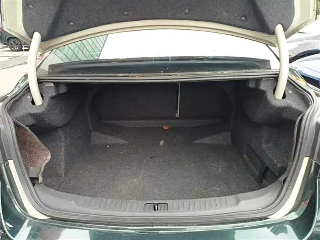 Chevrolet Malibu 2014 2.0L Automatic Luxury фото 19
