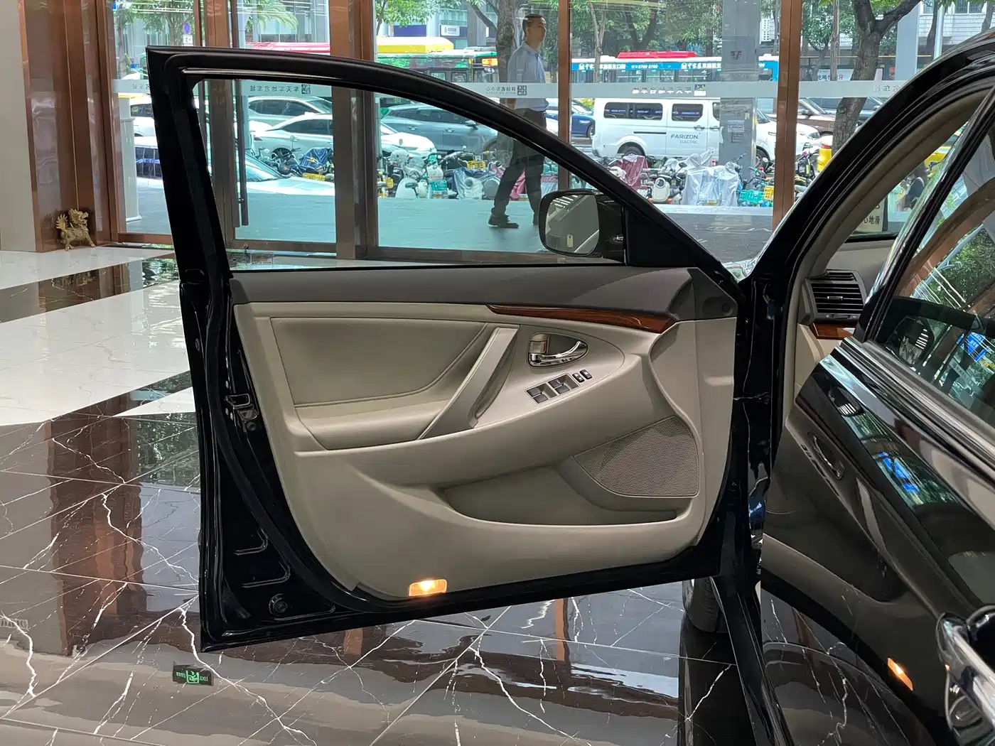 Toyota Camry 2013 200G Classic Luxury Edition фото 19