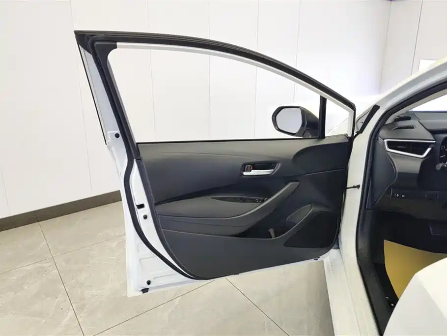 Toyota Corolla 2019 1.2T S-CVT GL Pioneer Edition фото 7