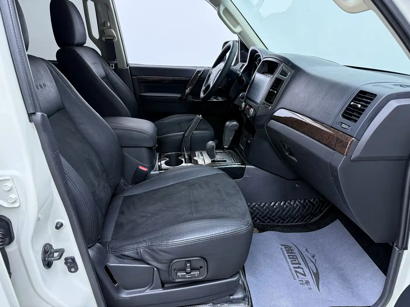Mitsubishi Pajero (Import) 2018 3.0L Automatic Luxury Edition фото 17