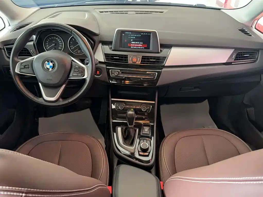 BMW 2 Series Touring 2016 218i Leading фото 9