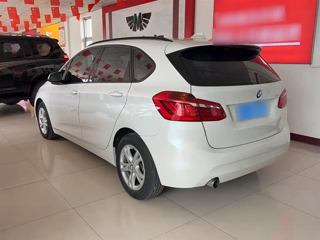 BMW 2 Series Touring 2016 218i Leading фото 7