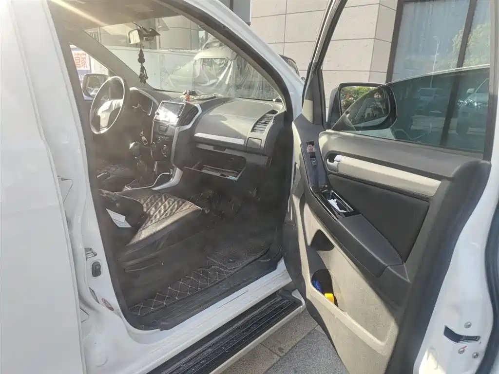 Isuzu Lingtuo 2019 2018 2.5T 2WD Base Model JE4D25Q5A