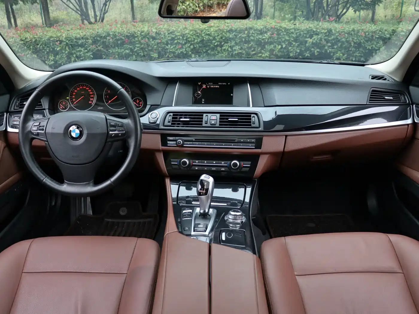 BMW 5 Series 2014 520Li Elegance фото 9