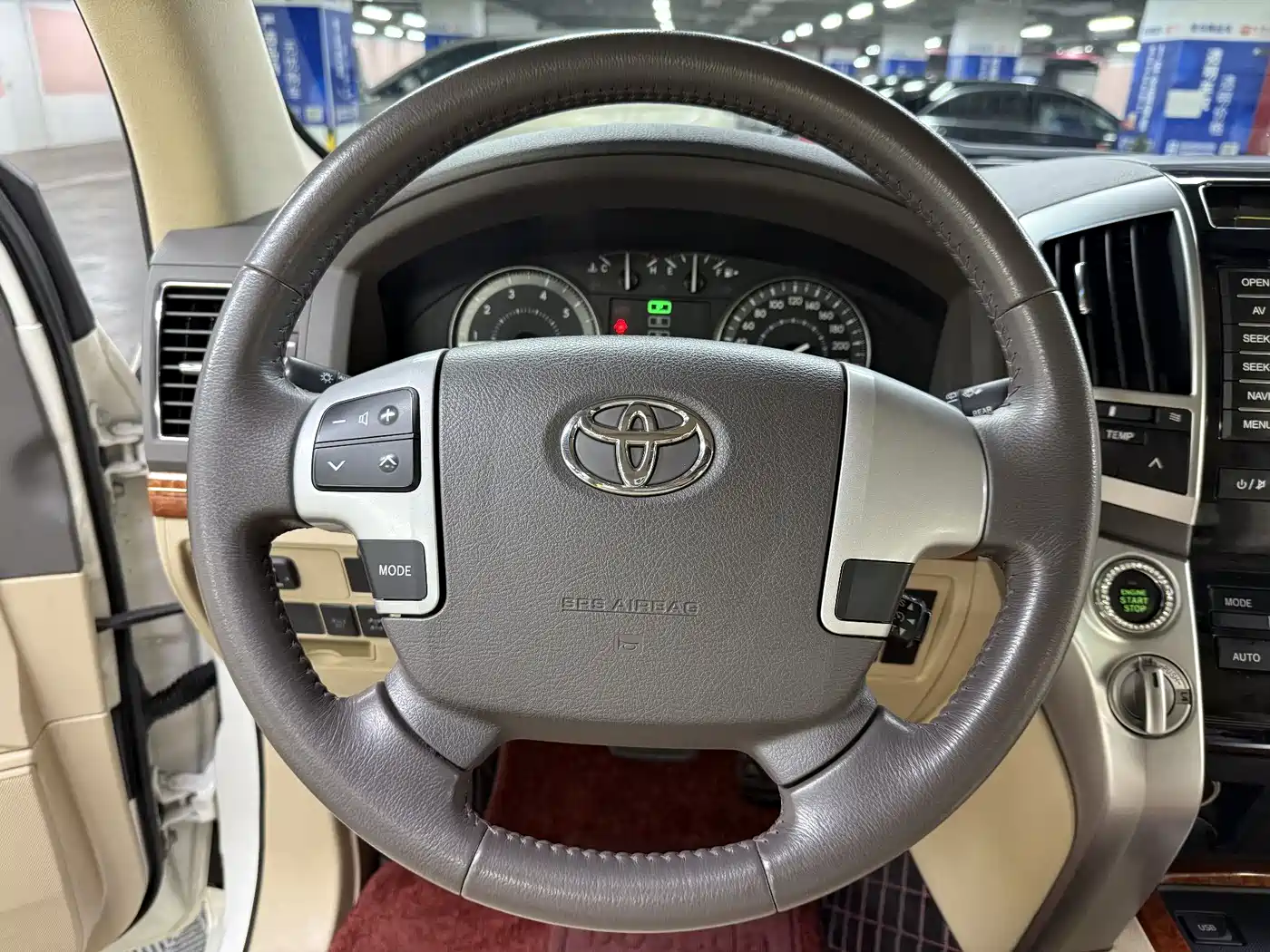 Toyota Land Cruiser 2012 4.0L Automatic VX фото 30