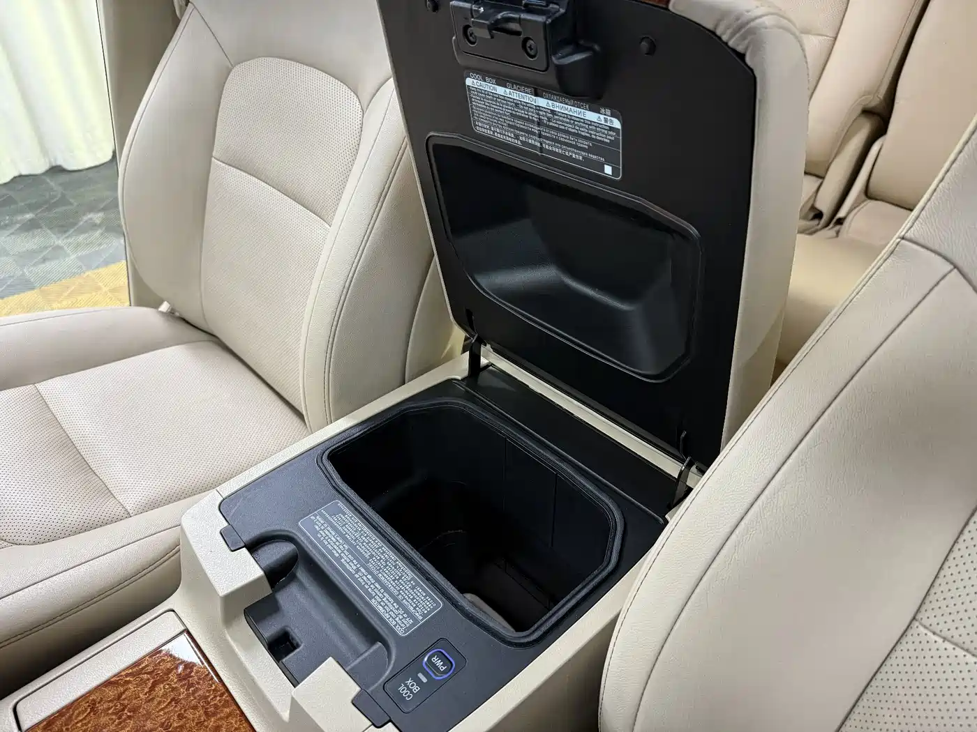 Toyota Land Cruiser 2012 4.0L Automatic VX фото 33