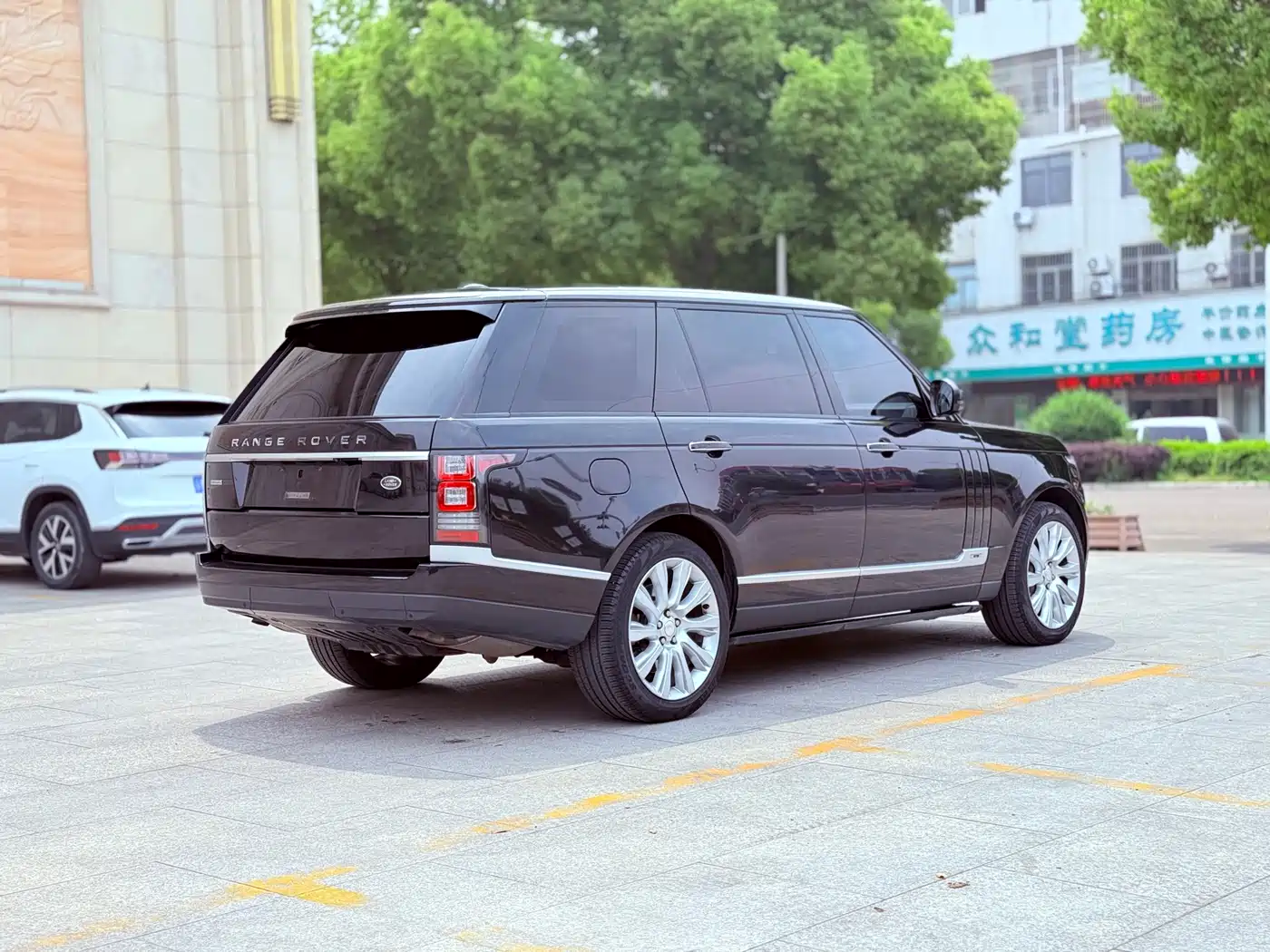 Land Rover Range Rover 2015 5.0 SC V8 AB Prestigious Genesis Extended Edition фото 4