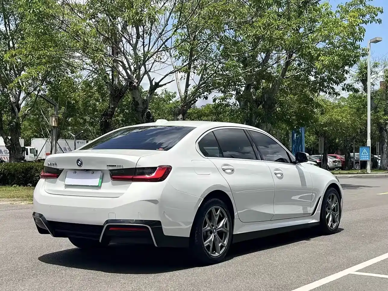 BMW i3 2023 eDrive 40 L Shadowline Package фото 4