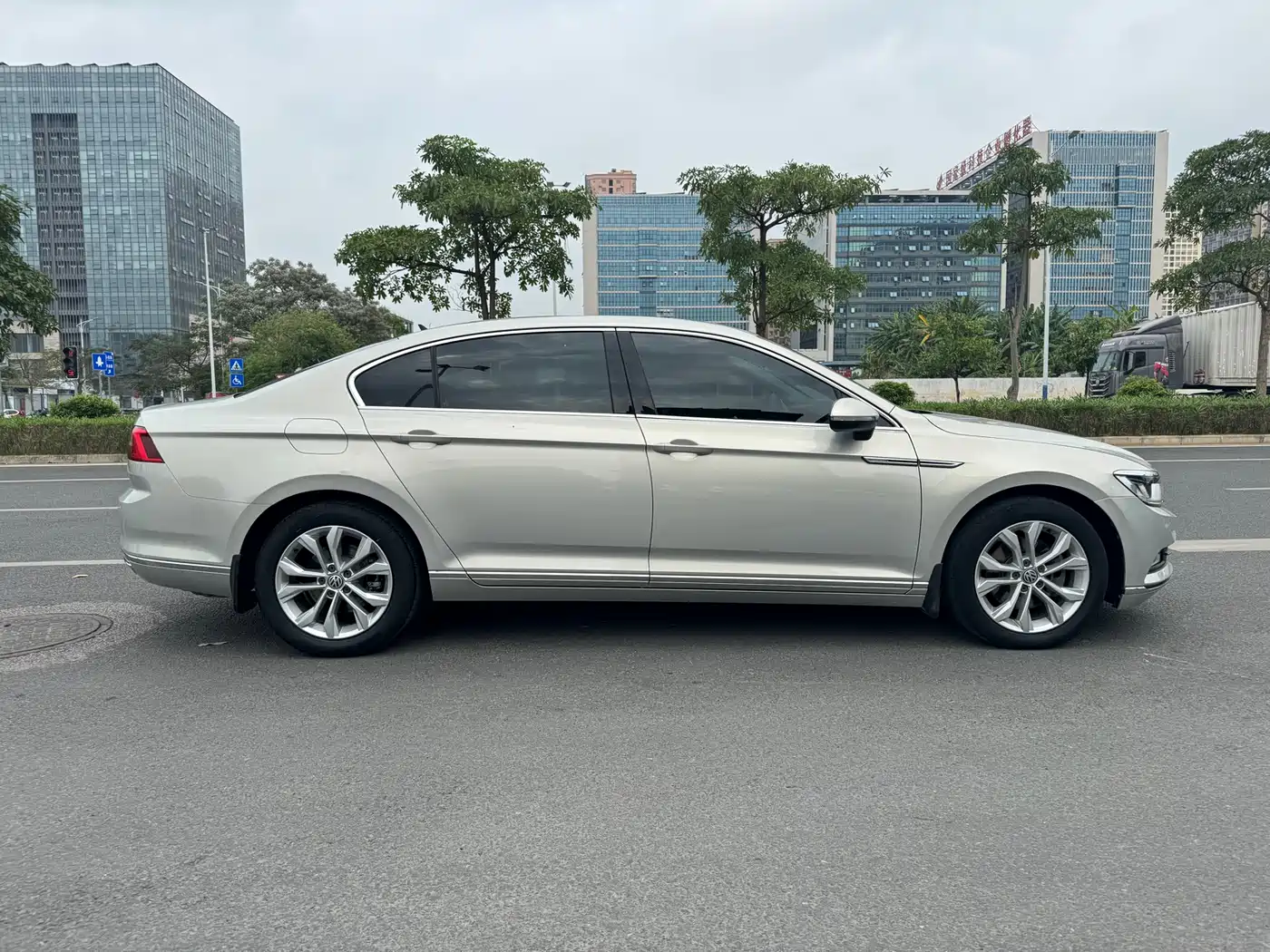 Volkswagen Magotan 2017 380TSI DSG Luxury фото 4