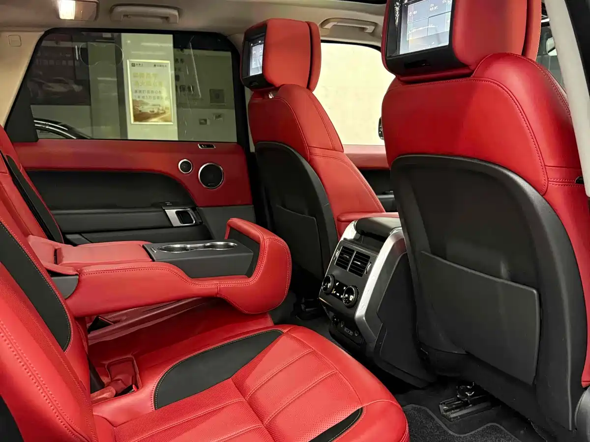 Land Rover Range Rover Sport 2021 3.0 L6 Gloss Black Edition фото 15