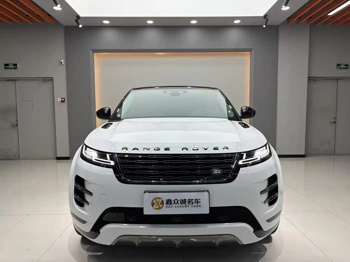 Land Rover Range Rover Evoque 2024 Range Rover Evoque L 249PS Light Master Edition фото 2