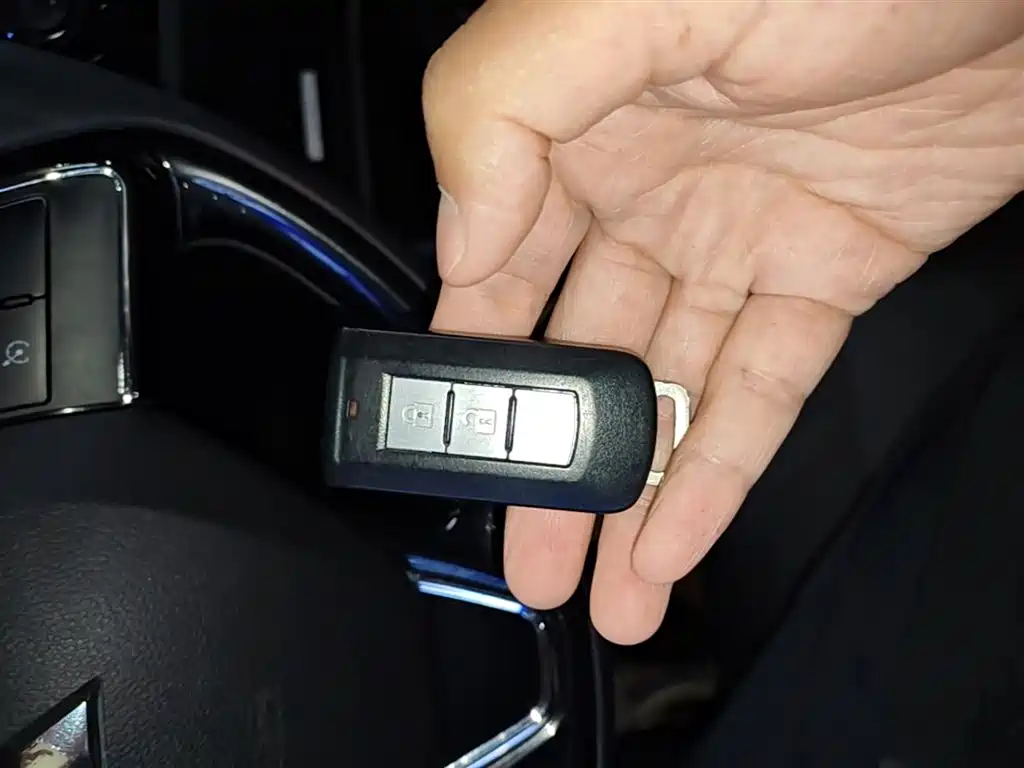 MITSUBISHI OUTLANDER