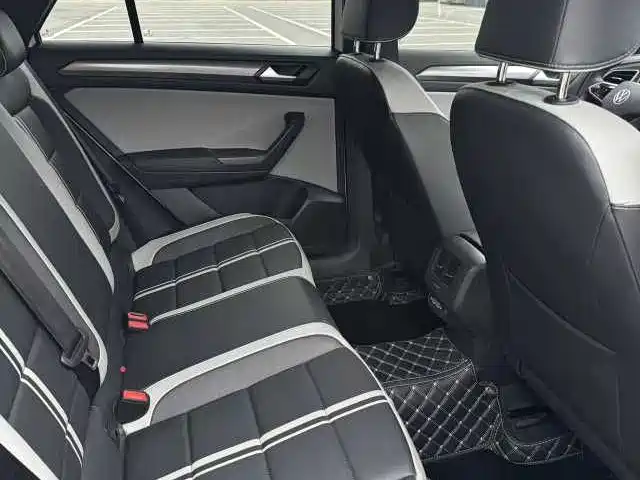 Volkswagen T-ROC 2024 300TSI DSG 2WD Morning Light Edition фото 10