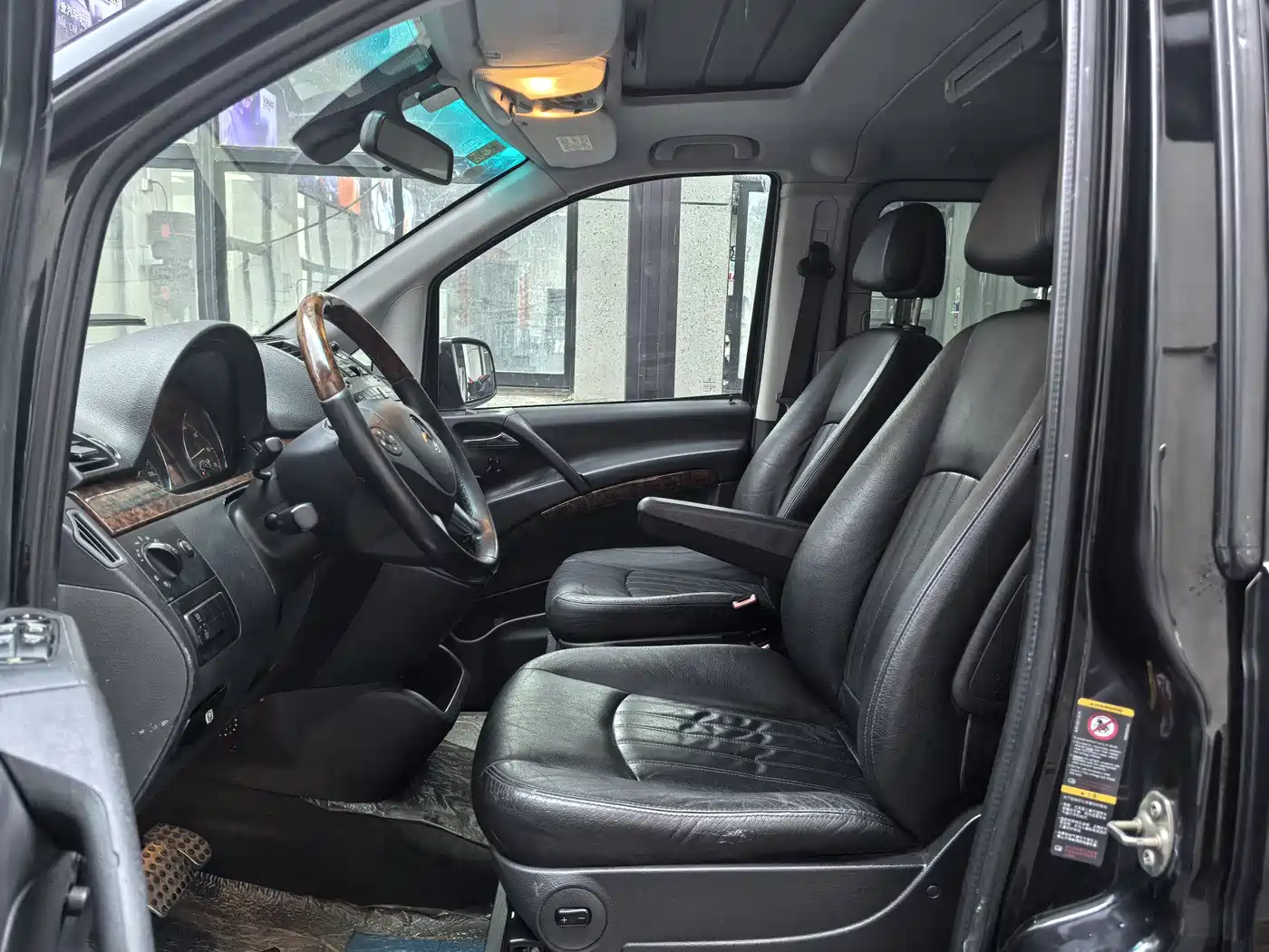 Mercedes-Benz Viano (Import) 2011 3.5L 125th Anniversary Edition 7-Seater фото 10
