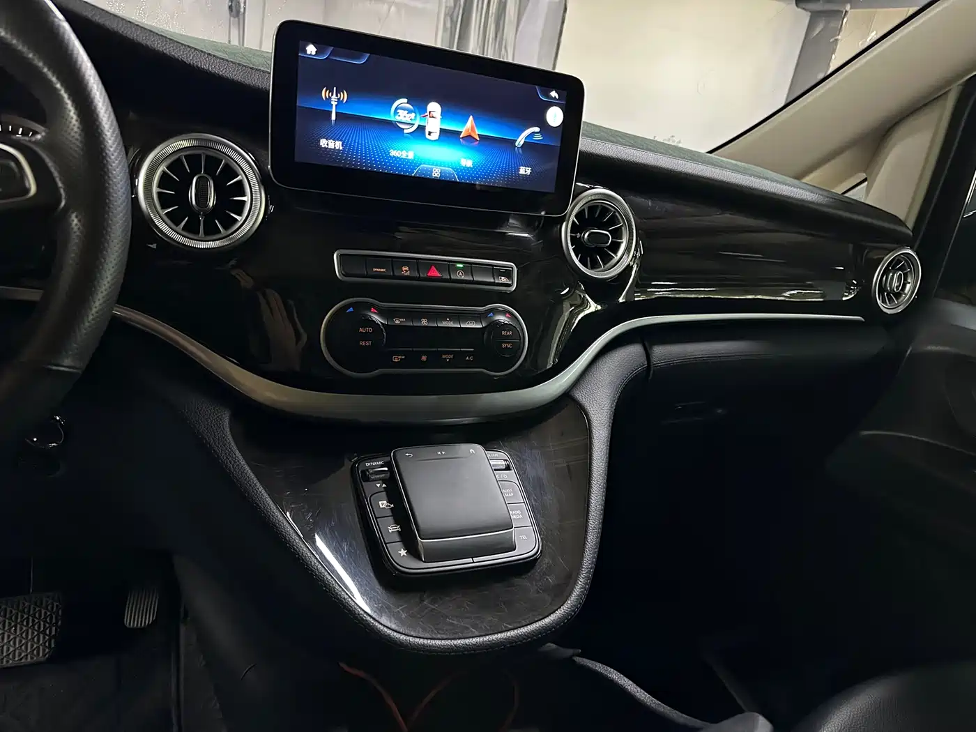 Mercedes-Benz Vito 2021 2.0T Elite 7-Seater фото 6