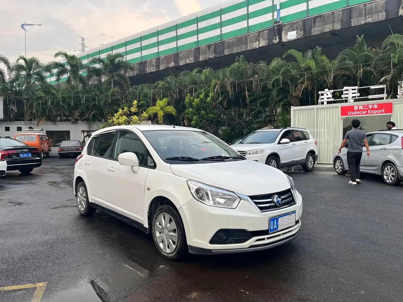 2016 Venucia R50