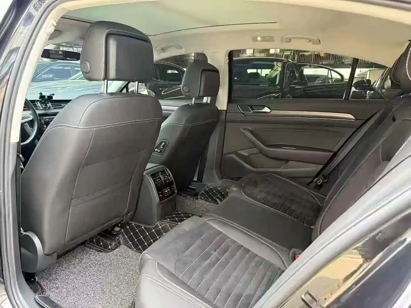 Volkswagen Magotan 2020 330TSI DSG Luxury фото 4