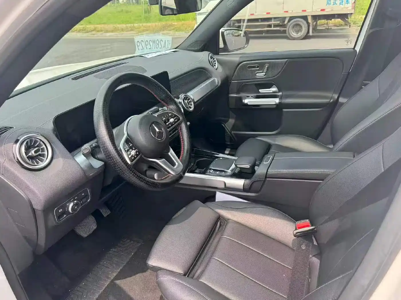Photo 4 - Mercedes-Benz GLB