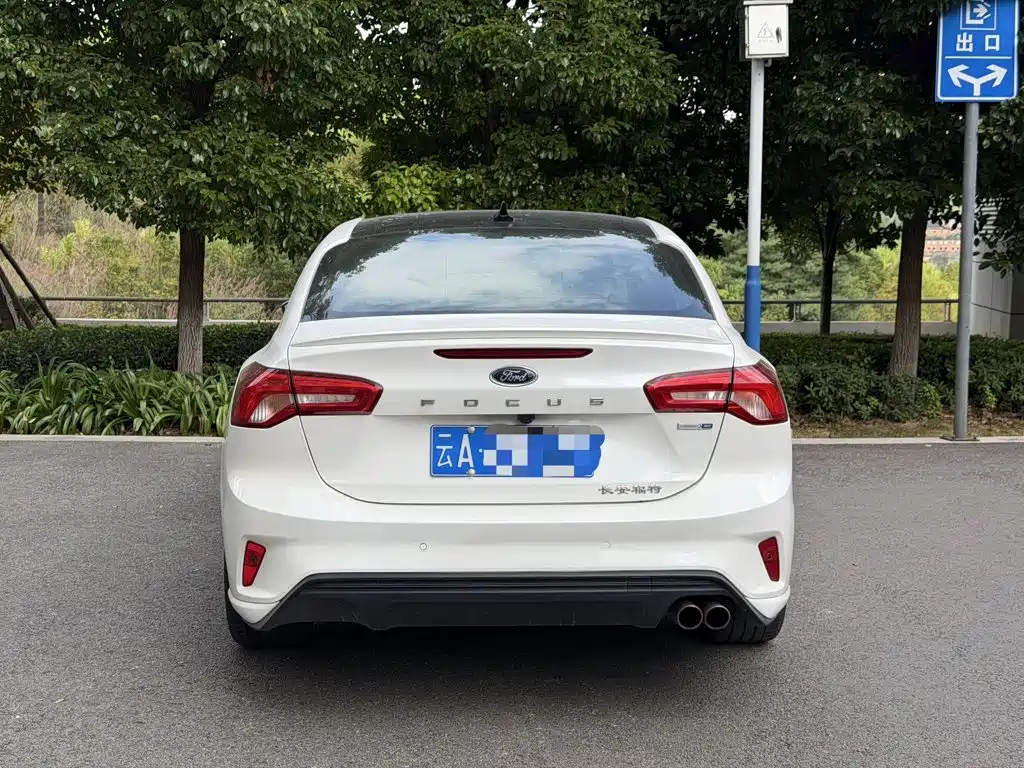 Фото 4 - Ford Focus