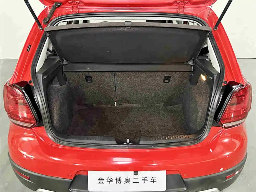 Volkswagen Polo 2014 1.6L Cross Polo Automatic фото 6