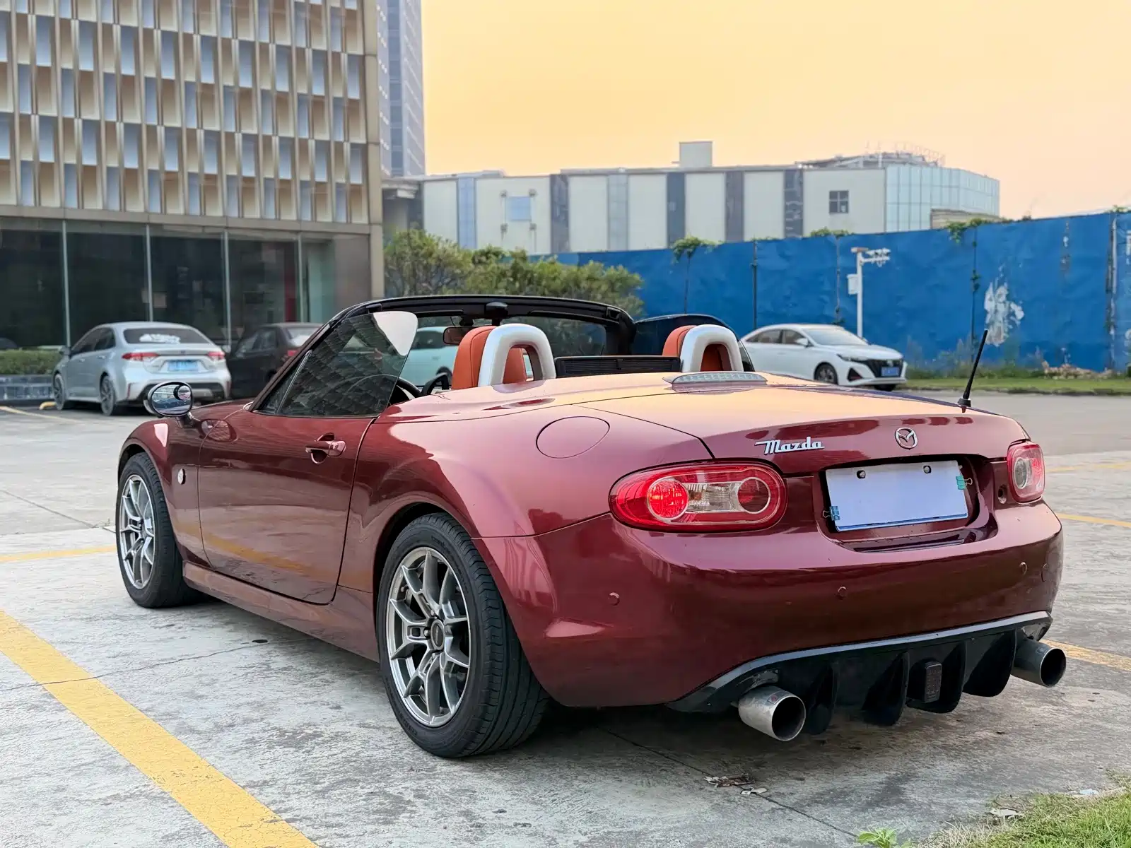 Фото 8 - Mazda MX-5