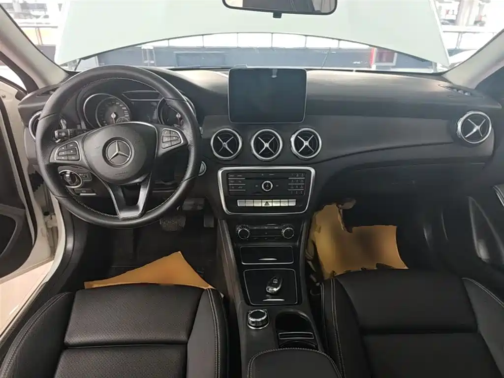 Mercedes-Benz GLA 2017 GLA 200 Dynamic фото 10