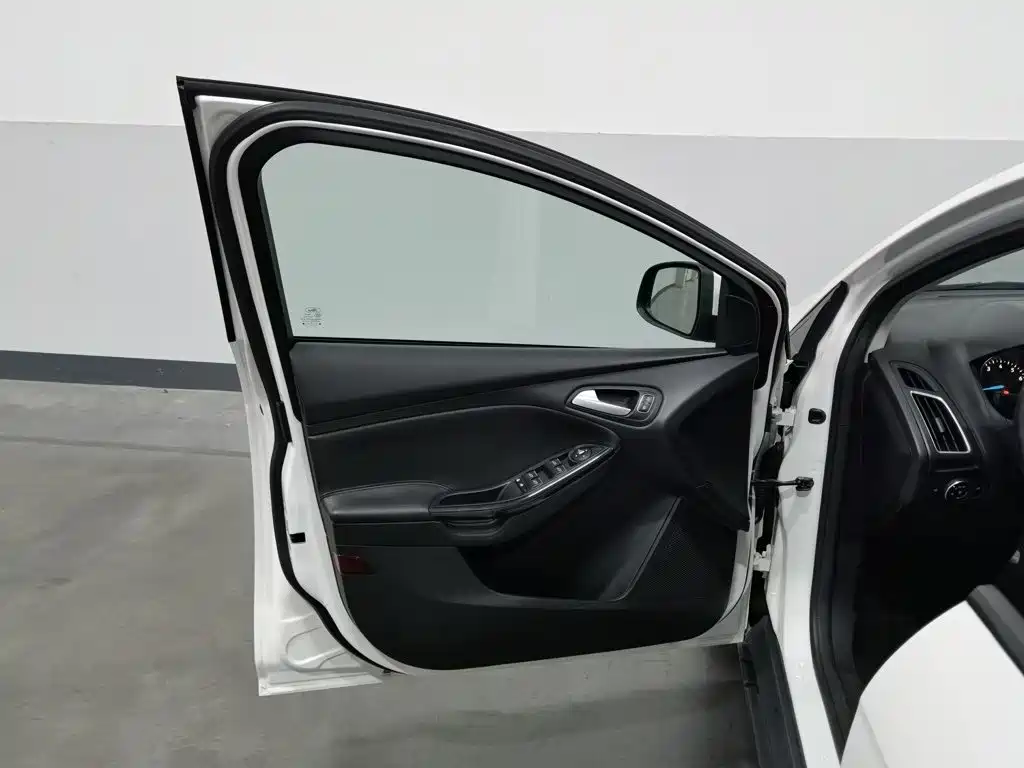 Фото 8 - Ford Focus