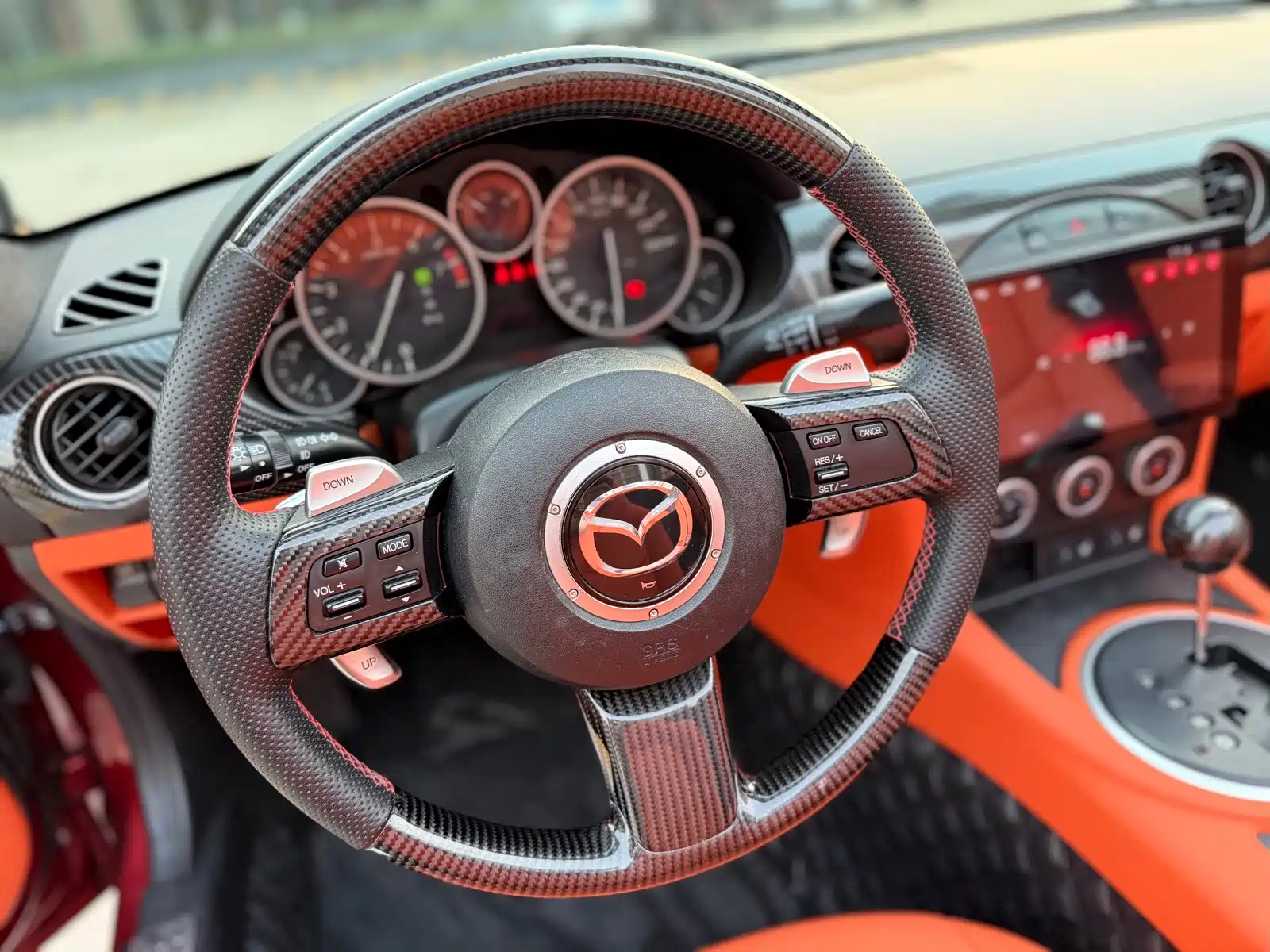 Фото 11 - Mazda MX-5