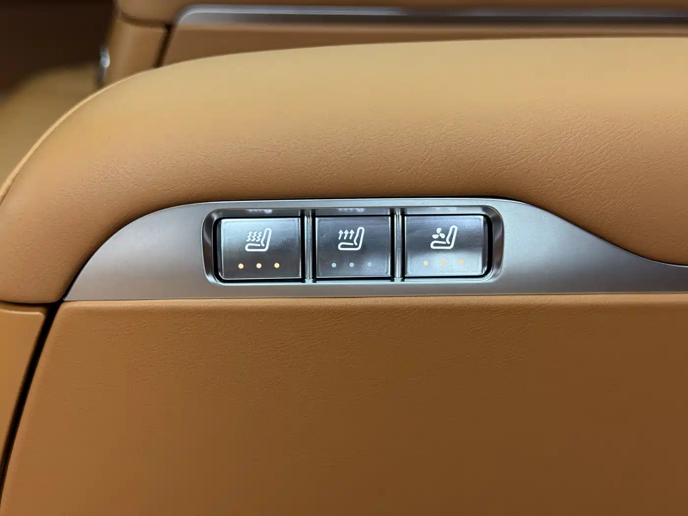 AITO Wenjie AITO M9 2024 Range Extender Max Edition 42kWh 6-seater фото 11