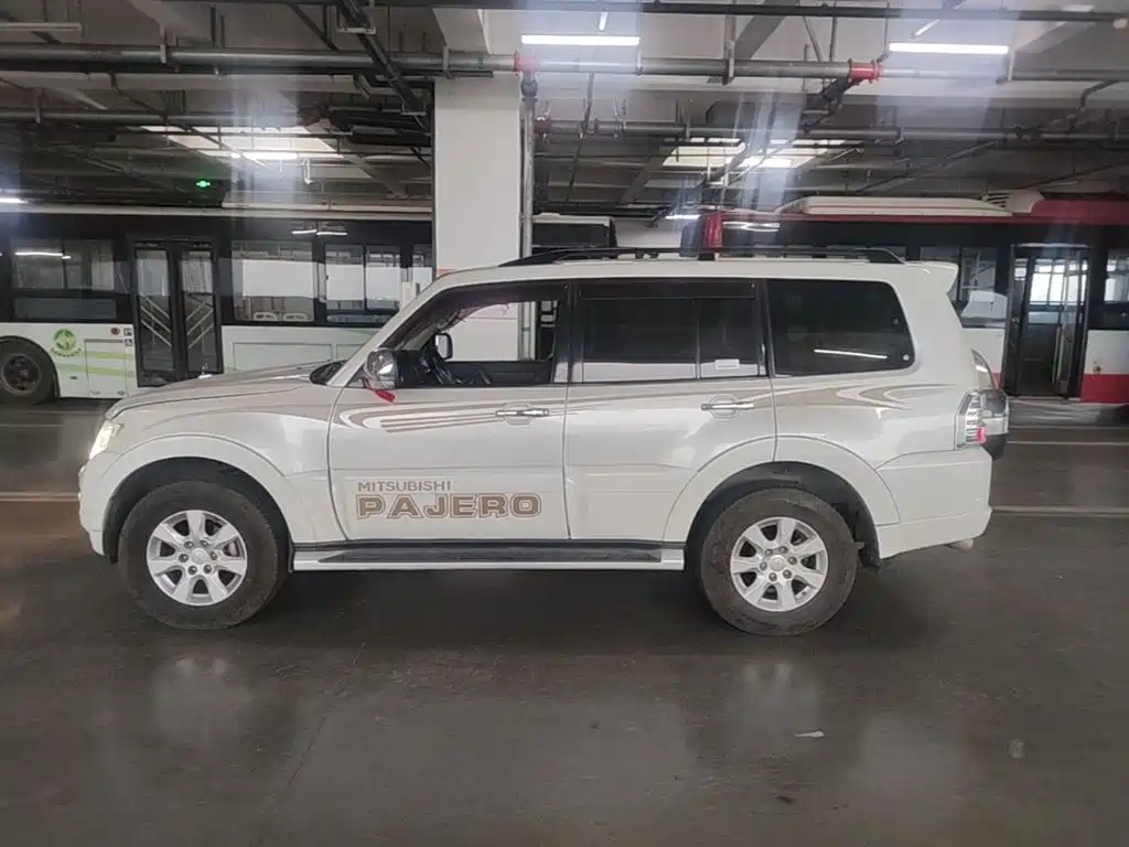 Фото 25 - Mitsubishi Pajero (Import)