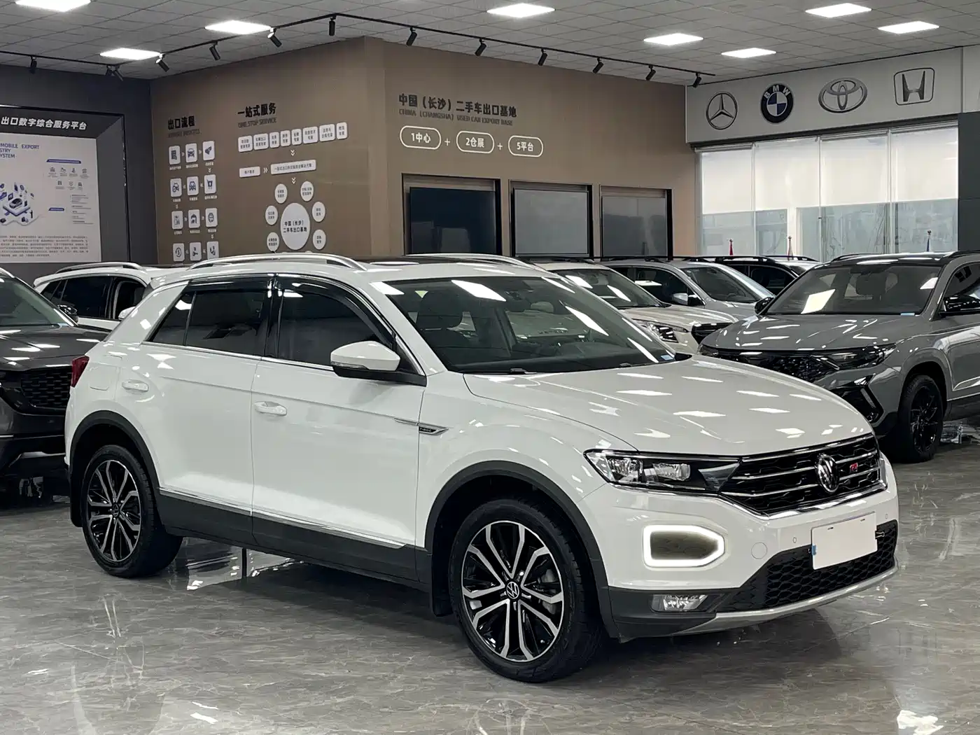 VOLKSWAGEN T-ROC EXPLORING SONGS