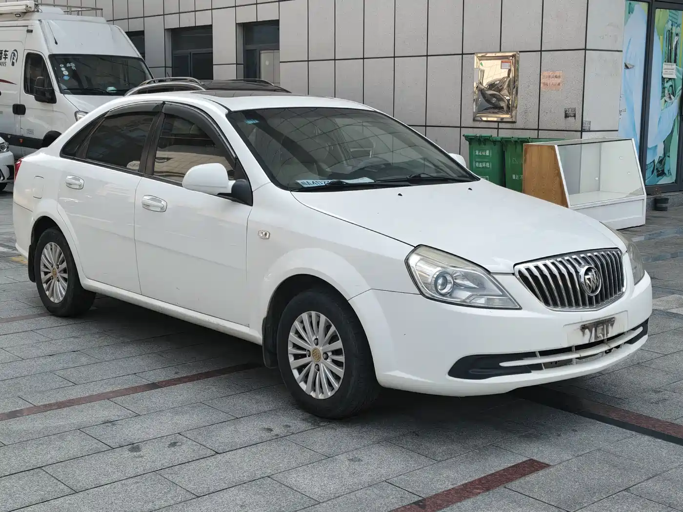 Photo 2 - Buick Excelle