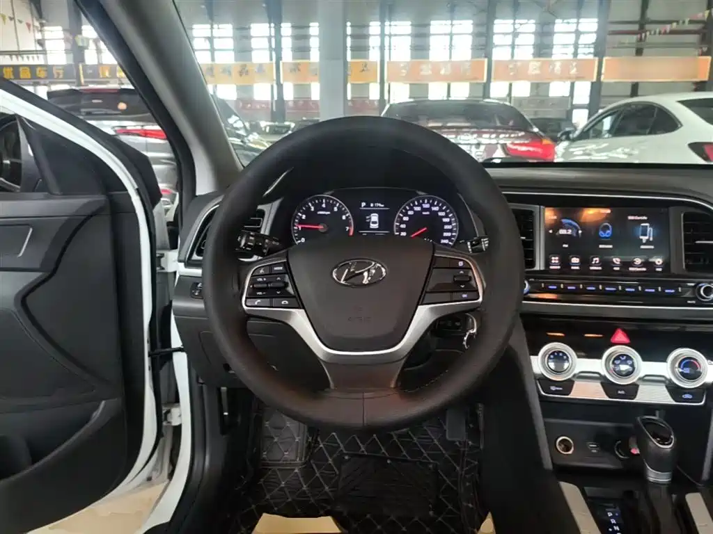 Hyundai Elantra 2019 1.5L CVT Smart Elite фото 11
